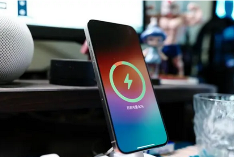 喀什苹果15换屏服务分享用什么充电器给iPhone15充电更好 